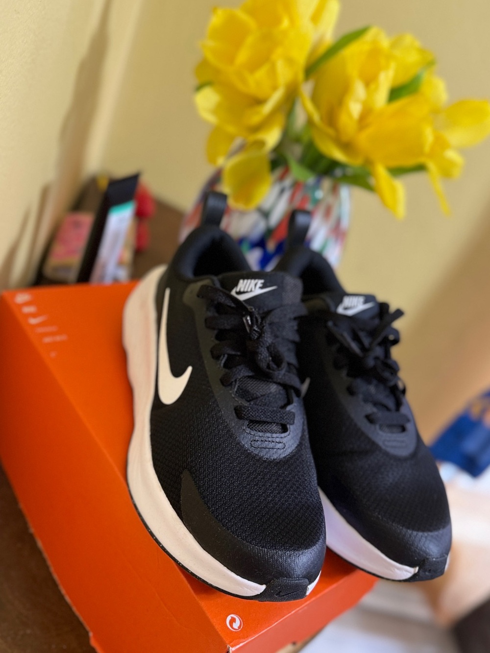 Nike Women's Black and White Cushioned Athletic Sneakers